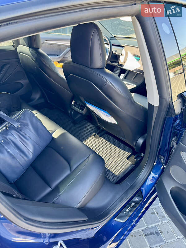 Седан Tesla Model 3 2022 в Кропивницькому