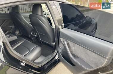Седан Tesla Model 3 2023 в 