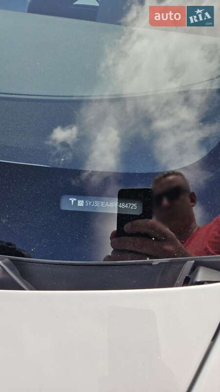 Седан Tesla Model 3 2023 в Києві