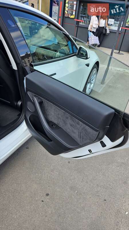 Седан Tesla Model 3 2023 в Києві