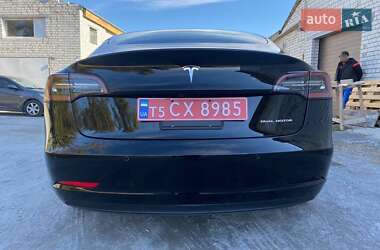 Седан Tesla Model 3 2022 в 