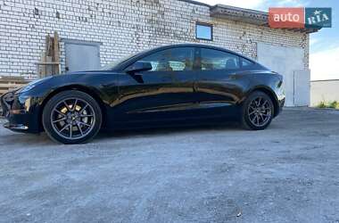 Седан Tesla Model 3 2022 в 
