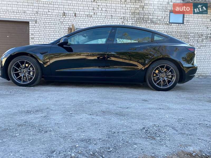 Седан Tesla Model 3 2022 в Дніпрі