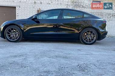 Седан Tesla Model 3 2022 в 