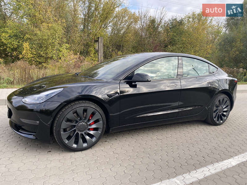 Седан Tesla Model 3 2021 в Киеве