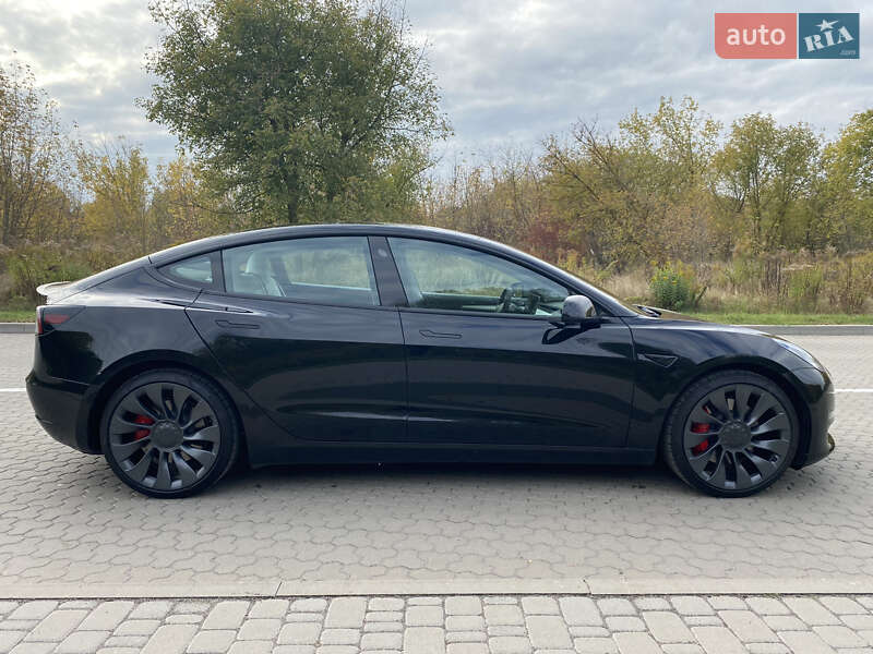 Седан Tesla Model 3 2021 в Киеве