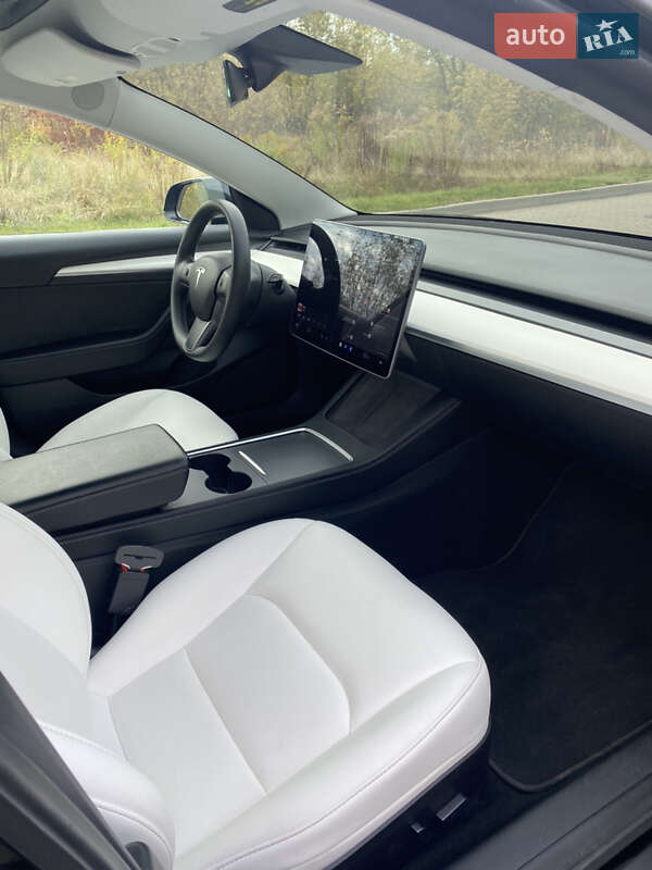 Седан Tesla Model 3 2021 в Киеве