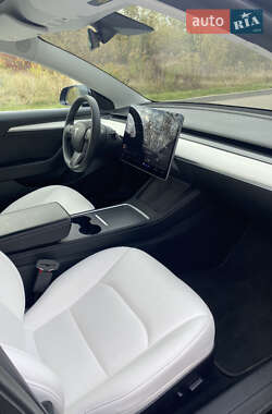 Седан Tesla Model 3 2021 в 