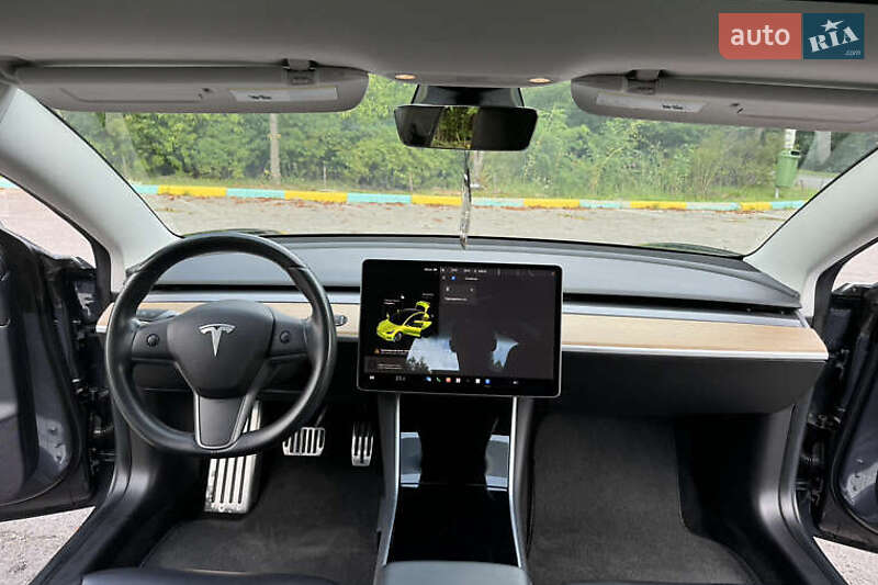 Седан Tesla Model 3 2019 в Києві