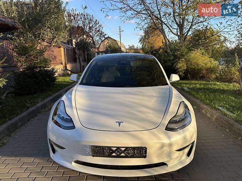 Tesla Model 3 2019