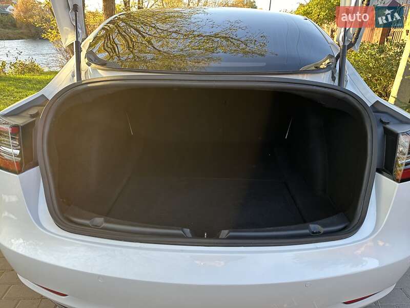 Седан Tesla Model 3 2019 в Білій Церкві