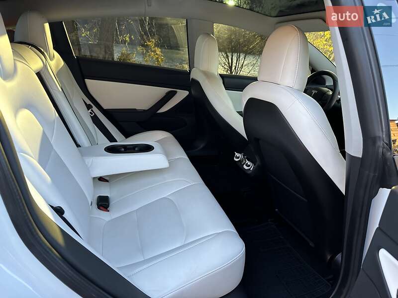 Седан Tesla Model 3 2019 в Білій Церкві