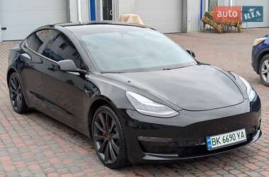Седан Tesla Model 3 2019 в 