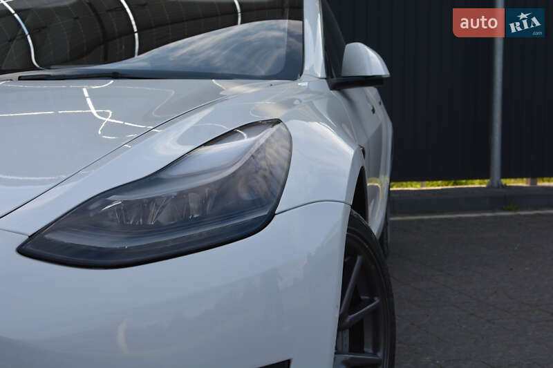 Седан Tesla Model 3 2022 в Самборе