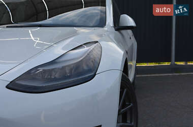 Седан Tesla Model 3 2022 в 