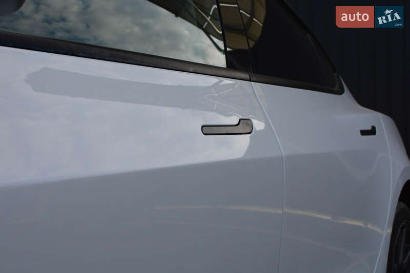 Седан Tesla Model 3 2022 в Самборе
