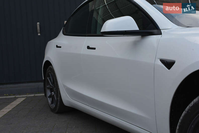 Седан Tesla Model 3 2022 в Самборе