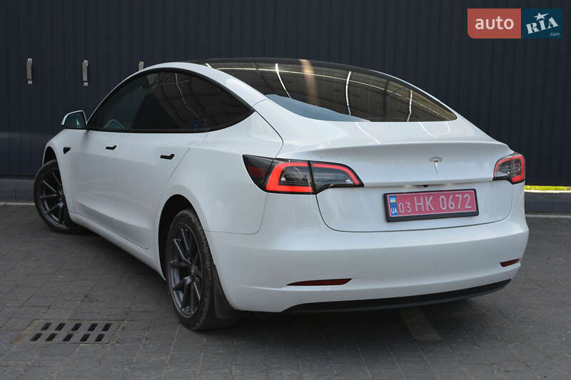 Седан Tesla Model 3 2022 в Самборе