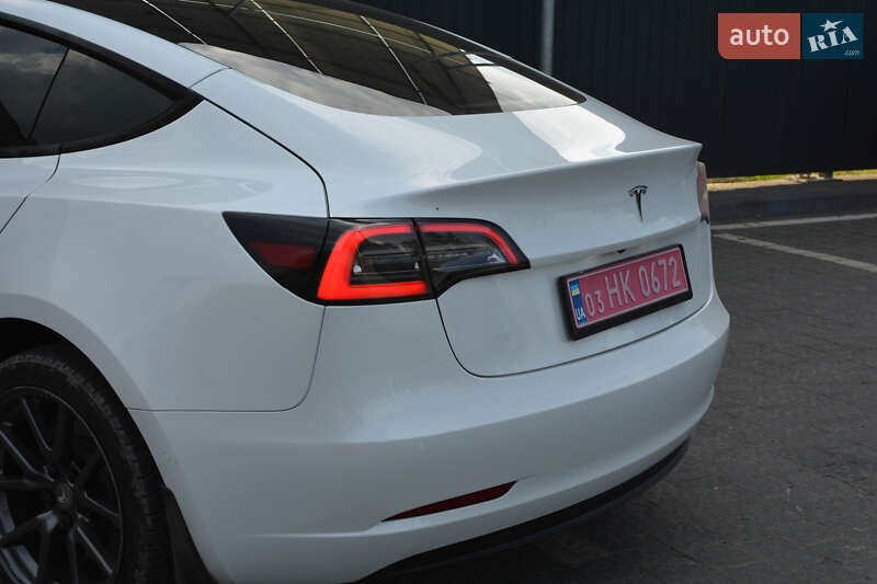 Седан Tesla Model 3 2022 в Самборе