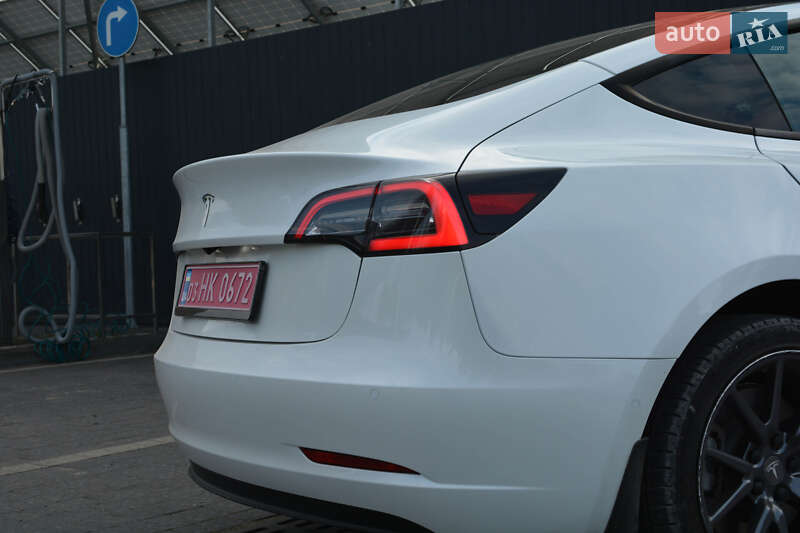 Седан Tesla Model 3 2022 в Самборе