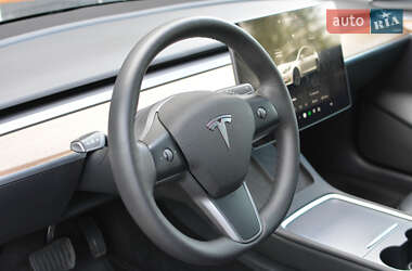 Седан Tesla Model 3 2022 в 
