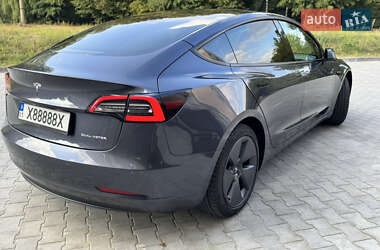 Седан Tesla Model 3 2022 в 