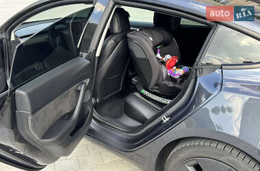 Седан Tesla Model 3 2022 в 