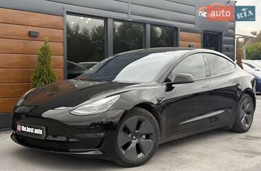 Седан Tesla Model 3 2022 в 