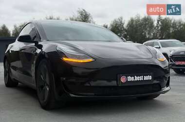 Седан Tesla Model 3 2022 в 