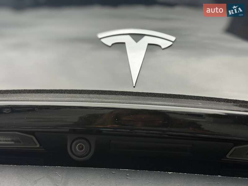 Седан Tesla Model 3 2022 в Рівному