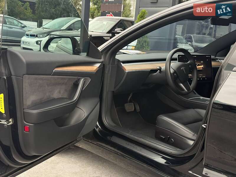 Седан Tesla Model 3 2022 в Рівному