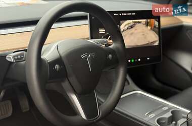 Седан Tesla Model 3 2022 в 