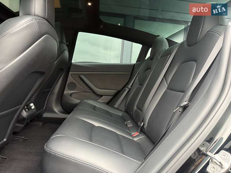 Седан Tesla Model 3 2022 в Рівному