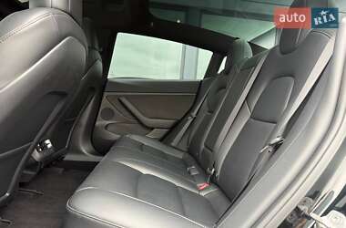 Седан Tesla Model 3 2022 в 