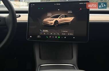 Седан Tesla Model 3 2022 в 