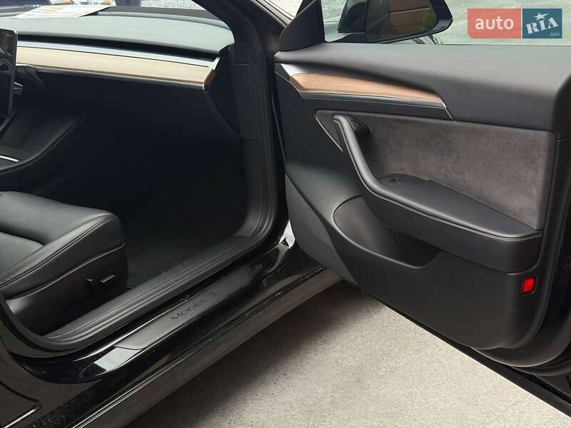 Седан Tesla Model 3 2022 в Рівному