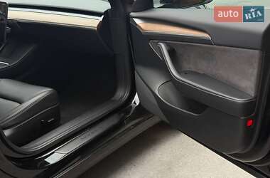 Седан Tesla Model 3 2022 в 