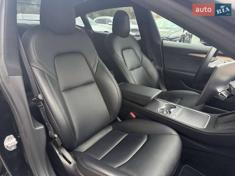 Седан Tesla Model 3 2022 в Рівному