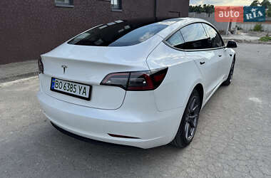 Седан Tesla Model 3 2023 в 