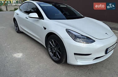 Седан Tesla Model 3 2023 в 
