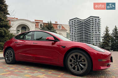 Седан Tesla Model 3 2022 в 