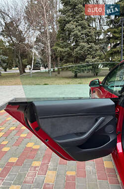 Седан Tesla Model 3 2022 в 