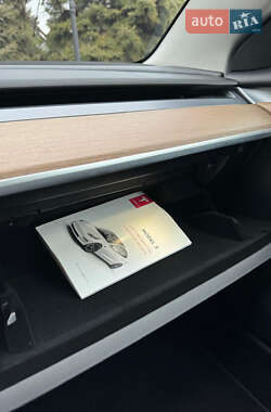 Седан Tesla Model 3 2022 в 