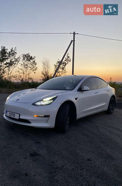 Седан Tesla Model 3 2021 в 