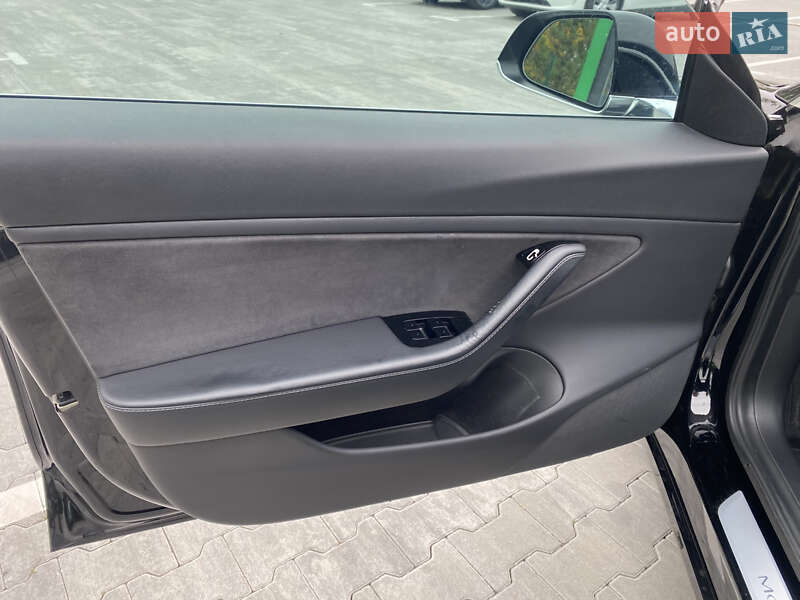 Седан Tesla Model 3 2018 в Києві