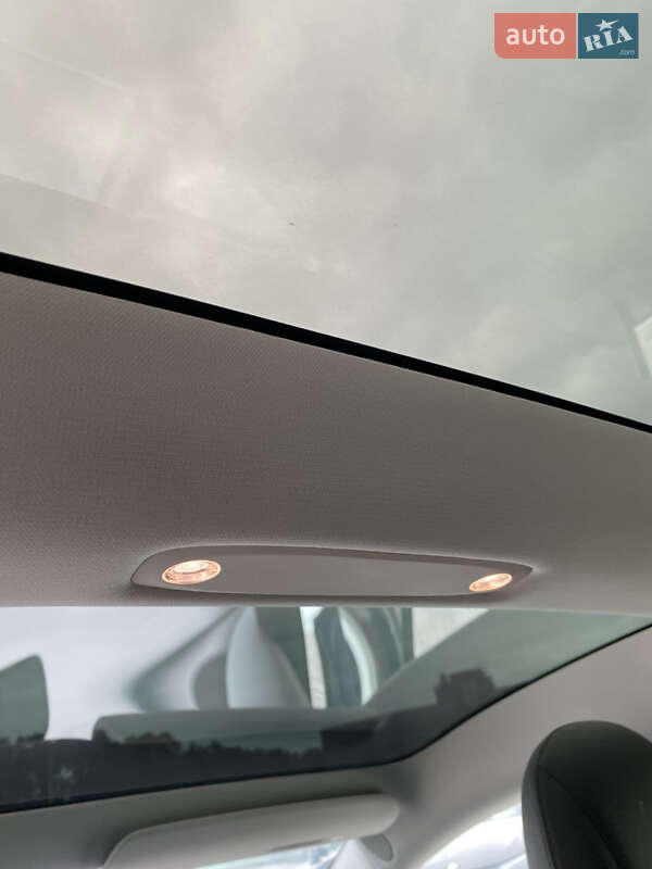 Седан Tesla Model 3 2018 в Києві