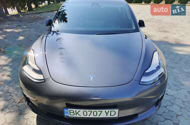 Седан Tesla Model 3 2019 в 
