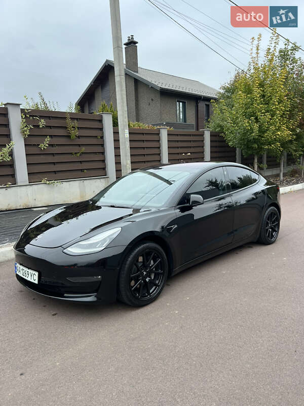 Седан Tesla Model 3 2018 в Киеве