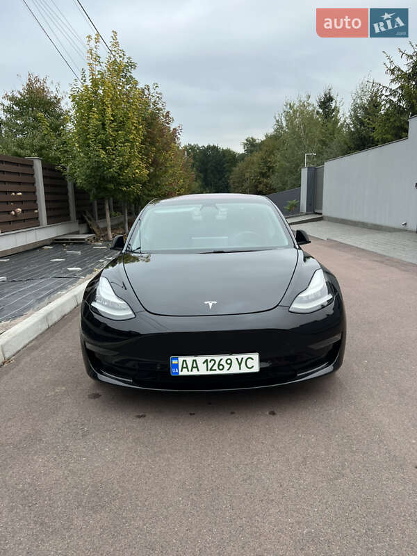 Седан Tesla Model 3 2018 в Киеве
