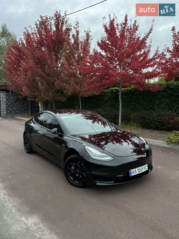 Седан Tesla Model 3 2018 в Киеве